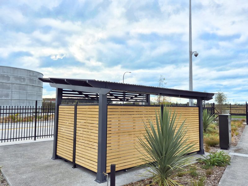 Maersk Coolstore Hamilton - Akora Shelter with added Louvres, Trellis, Woodlands Benches (40)